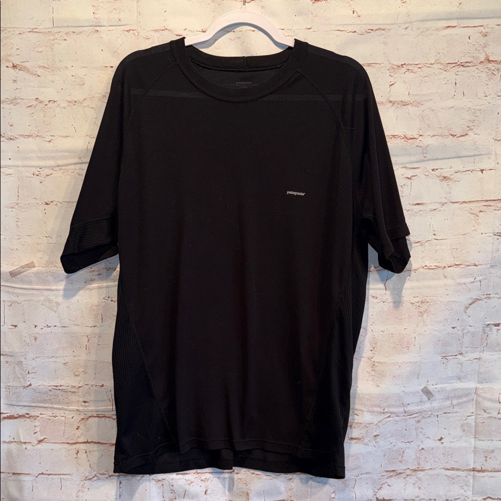 Patagonia Men's Classic Black Tee capilene cool lightweight short sleeve shirt